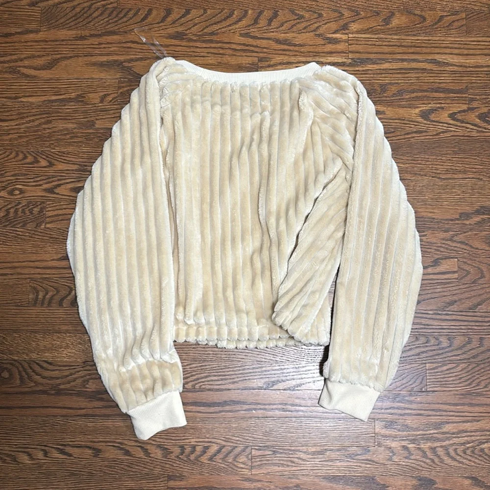 Cream Crew Neck - Picture 2 of 4